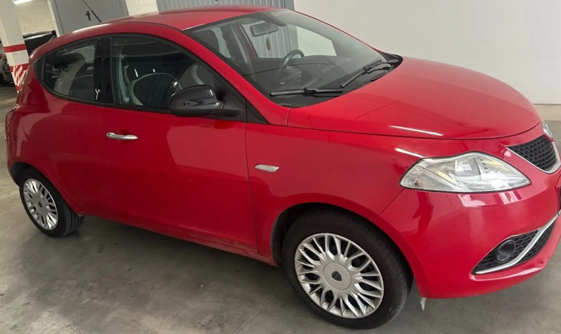 Lancia Ypsilon Ypsilon 1.2 Gold 69cv my16 Rosso - 1