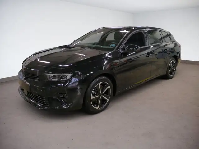 Opel Astra view 4