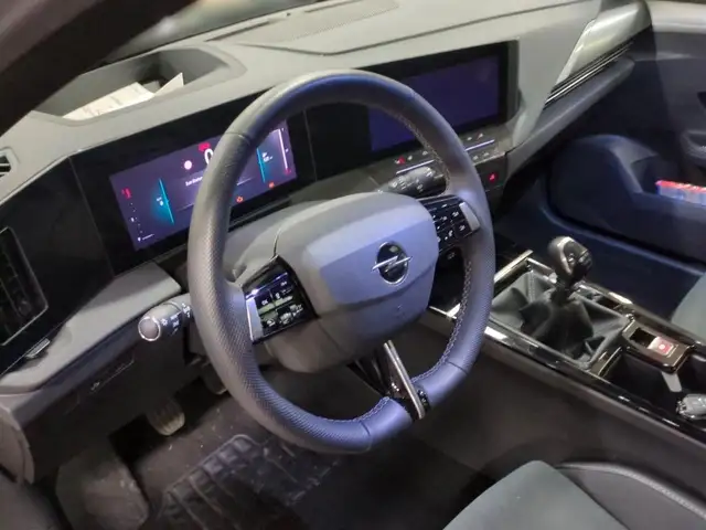 Opel Astra view 6