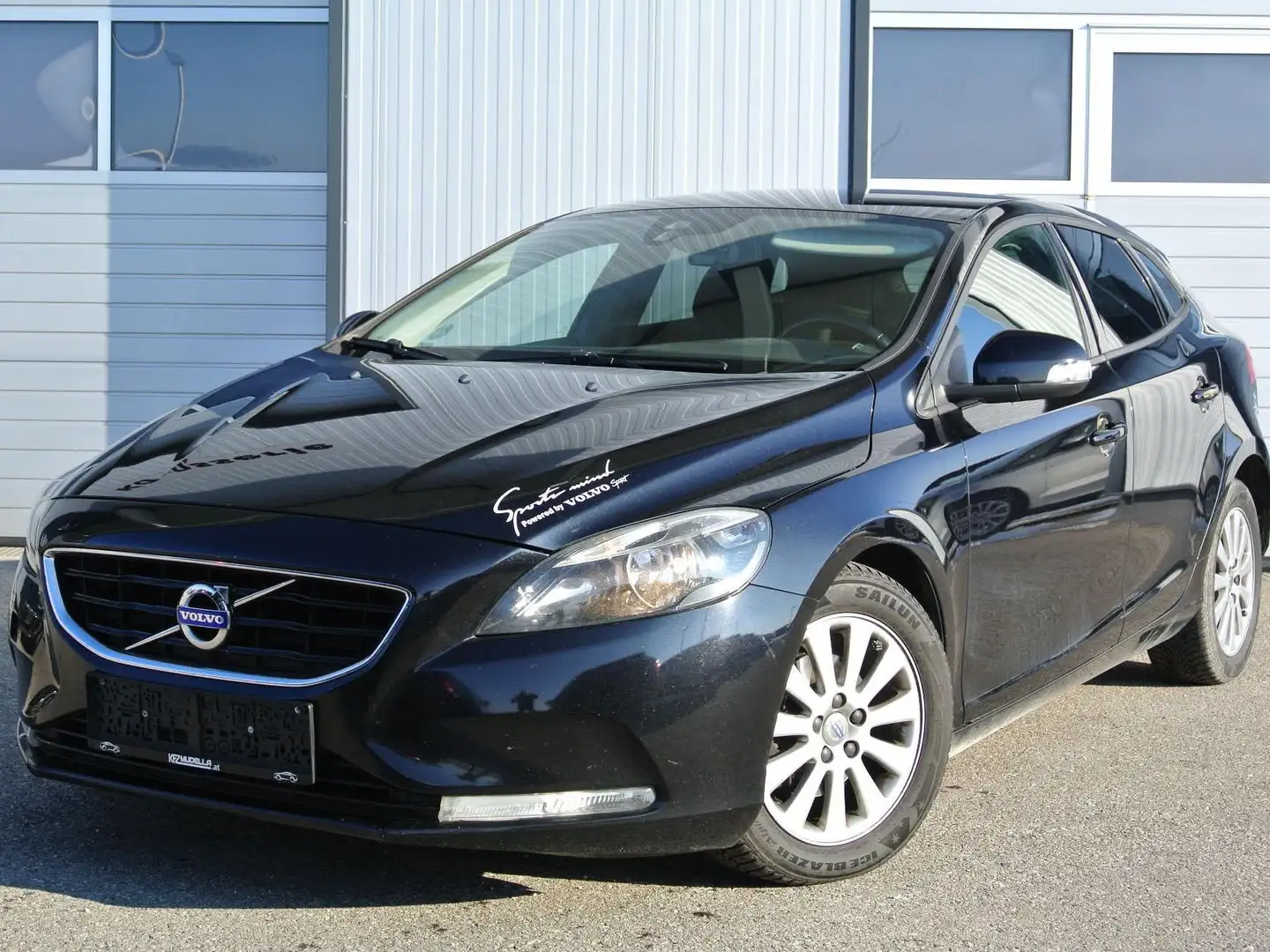 Volvo V40 1.6 D Kinetic Schwarz - 1