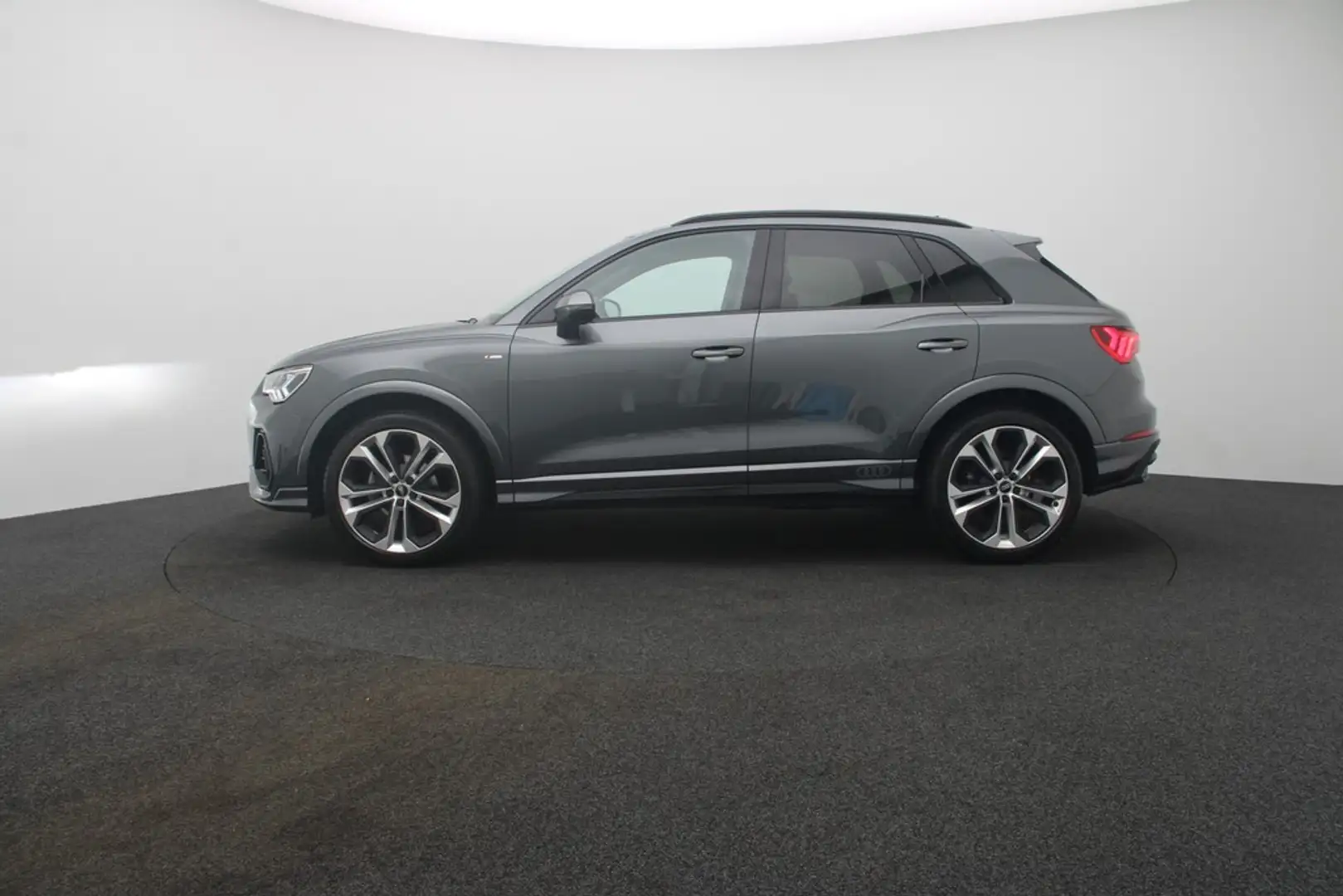 Audi Q3 35 TFSI S line Virt.Cockpit LED Navi ACC AHK Grau - 2