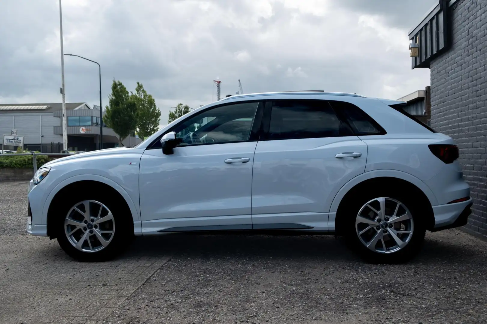 Audi Q3 35 TFSI S Line | Pano | Sfeerverlichting Wit - 2