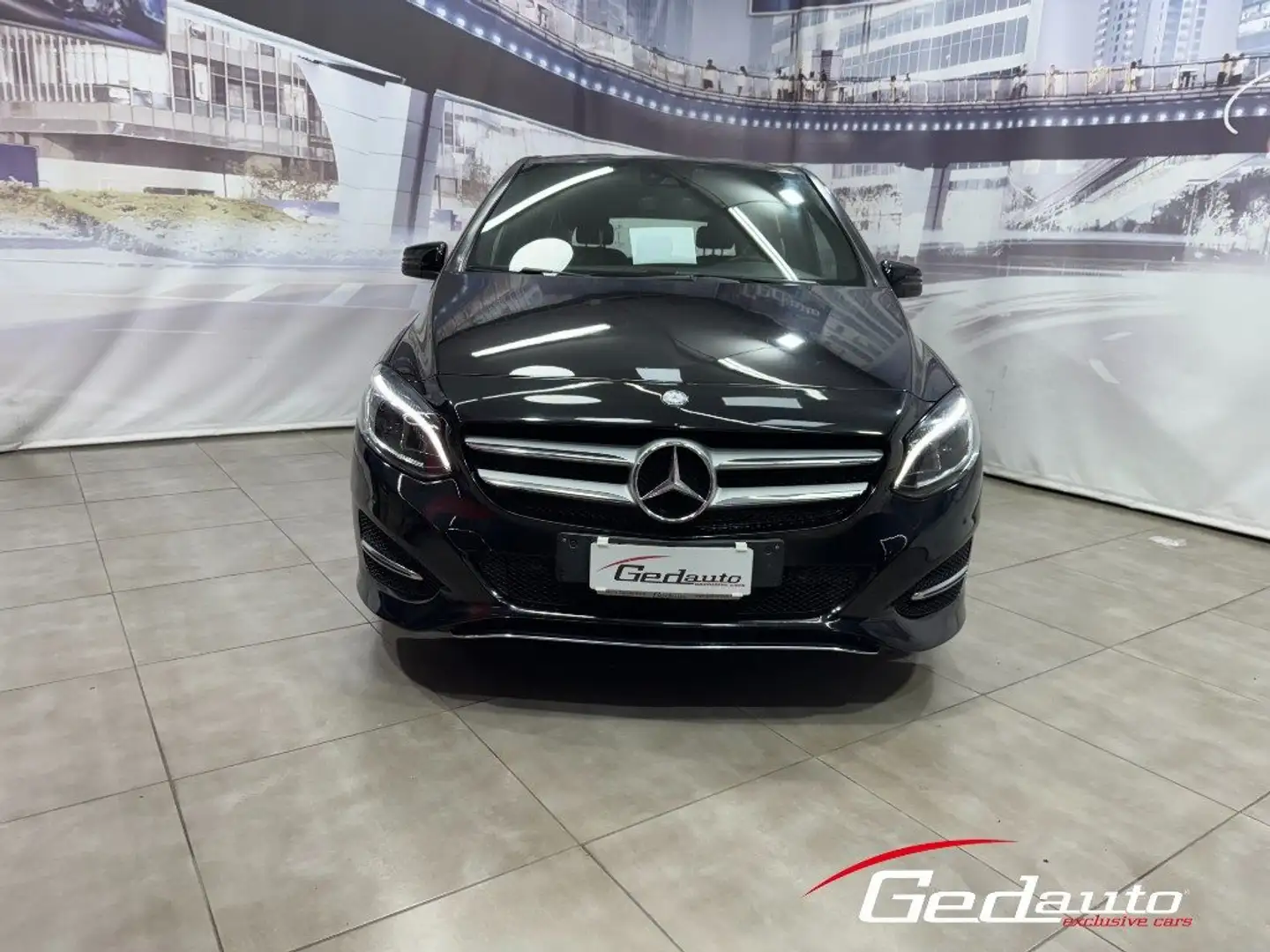 Mercedes-Benz B 180 d Automatic Sport FULL-LED NAVI Zwart - 1