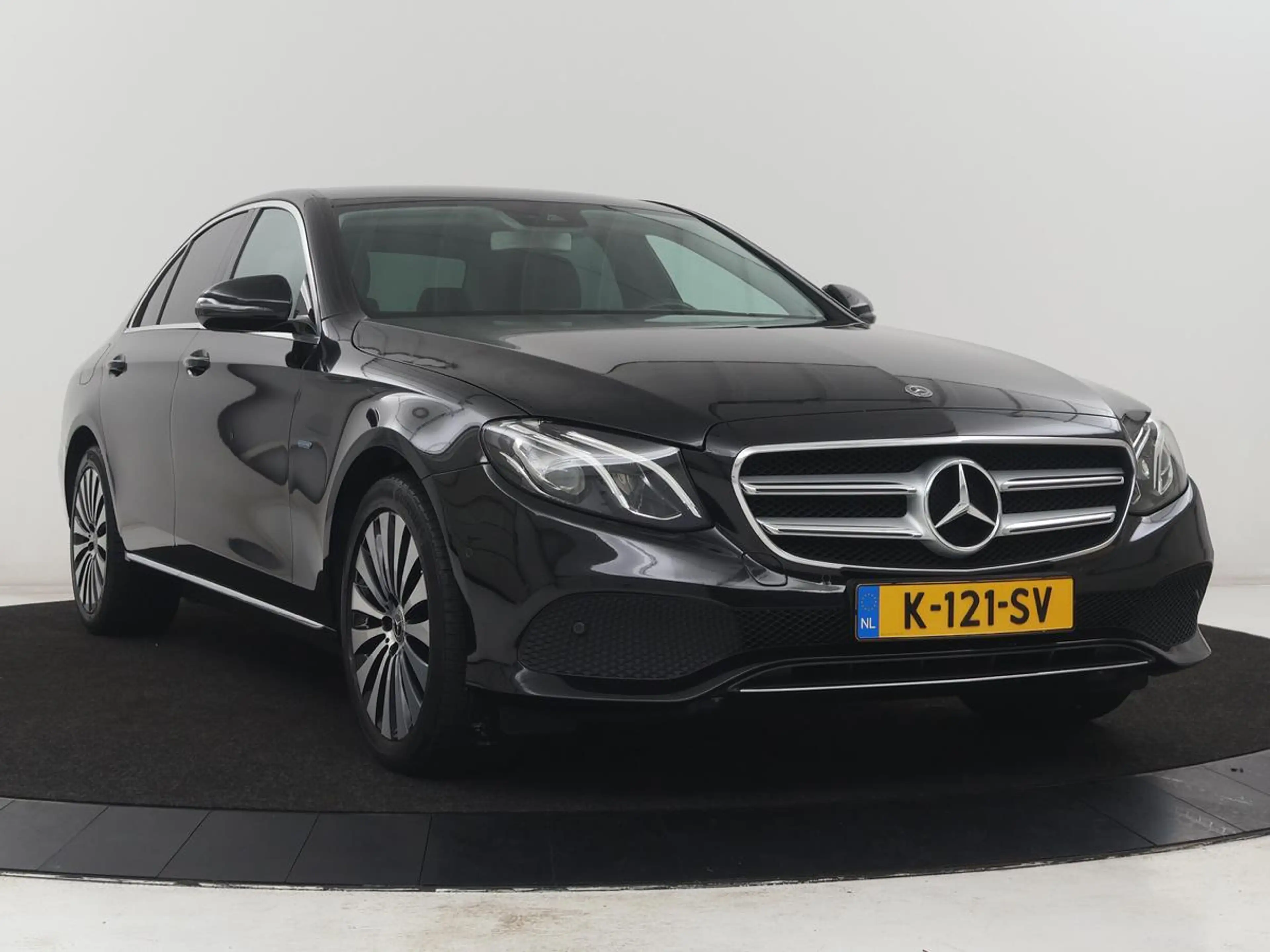 Mercedes-Benz E 350 e Premium | Half leder | Stoel verwarming | Cruise — photo 33
