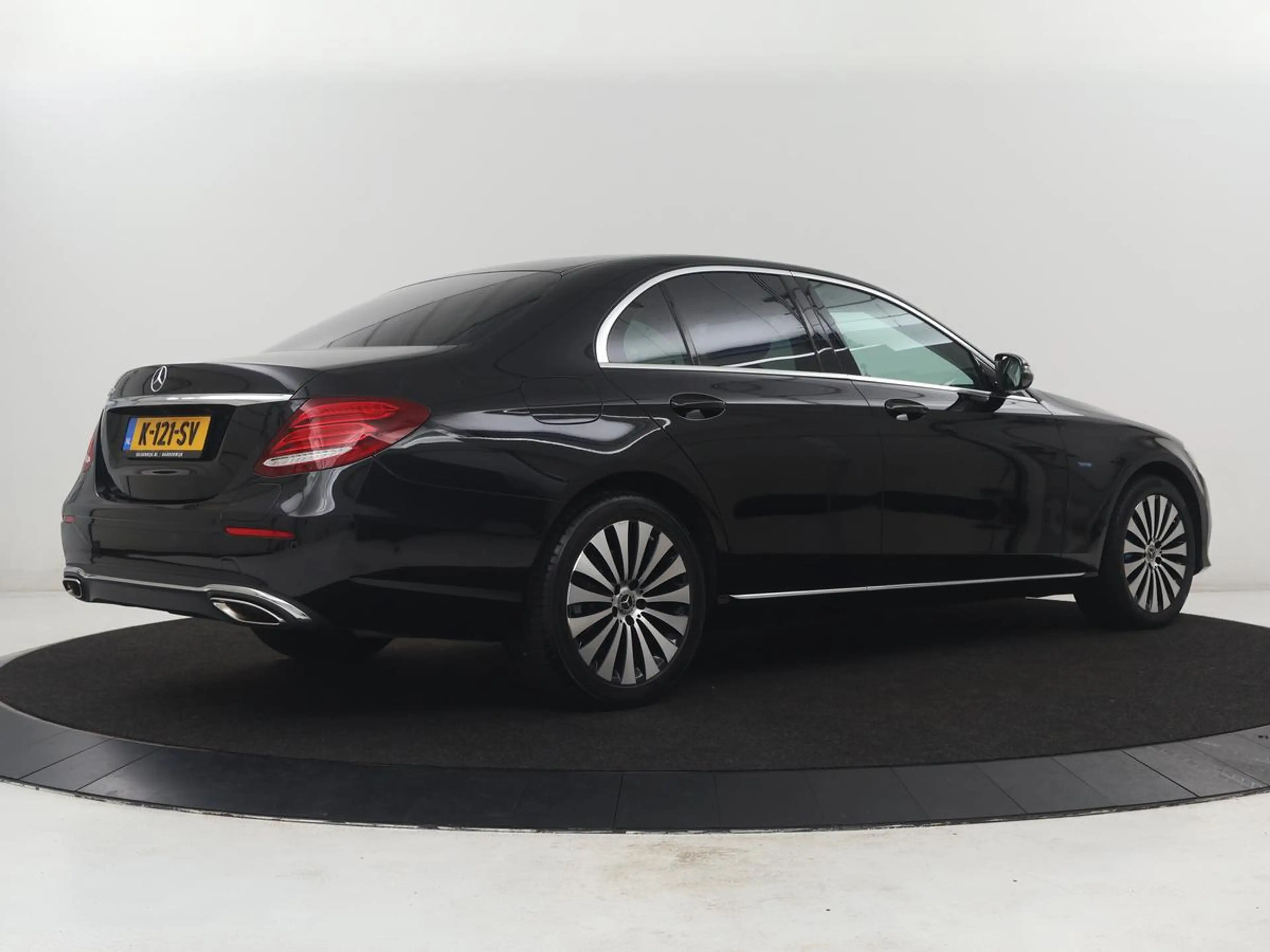 Mercedes-Benz E 350 e Premium | Half leder | Stoel verwarming | Cruise — photo 32