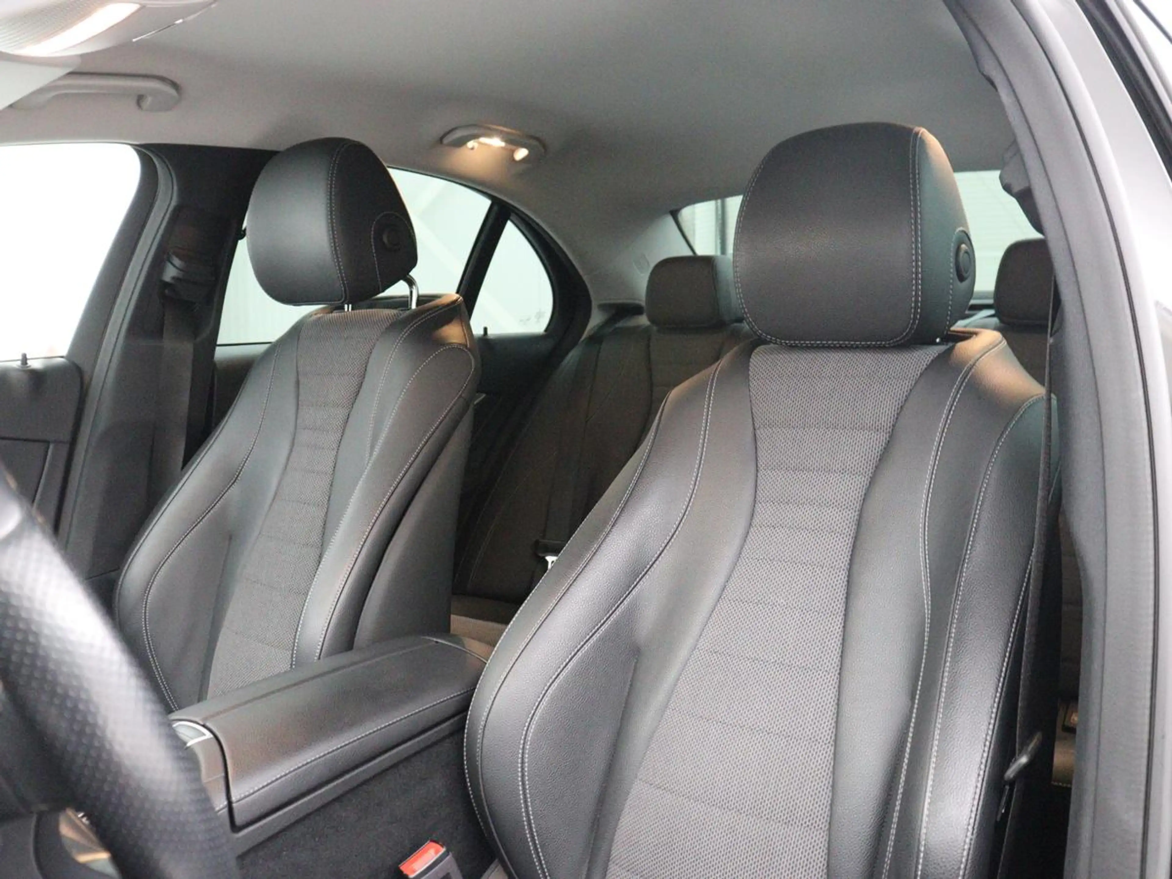 Mercedes-Benz E 350 e Premium | Half leder | Stoel verwarming | Cruise — photo 4