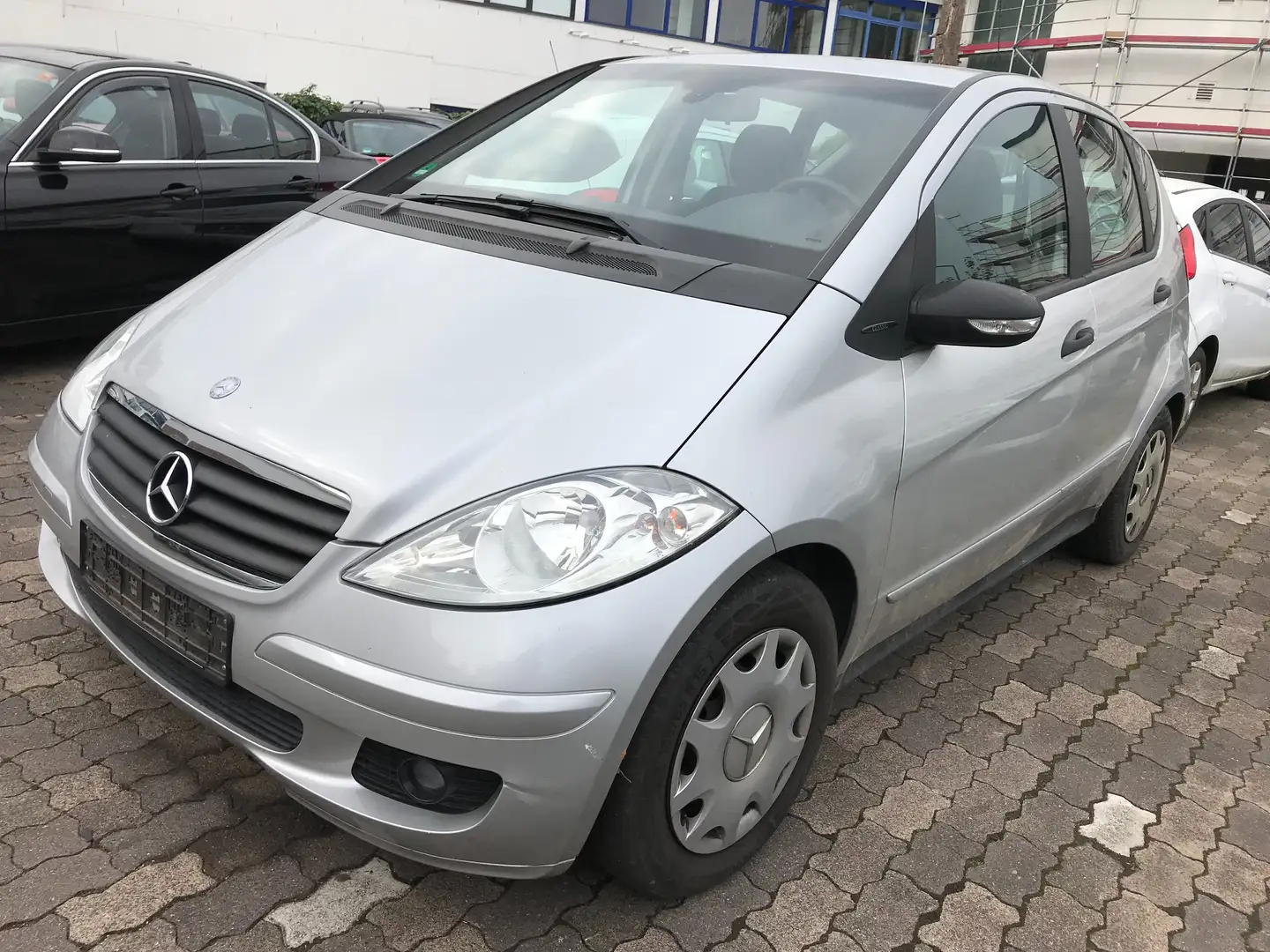 Mercedes-Benz A 150 A-Klasse  5-Türer Elegance Silber - 2