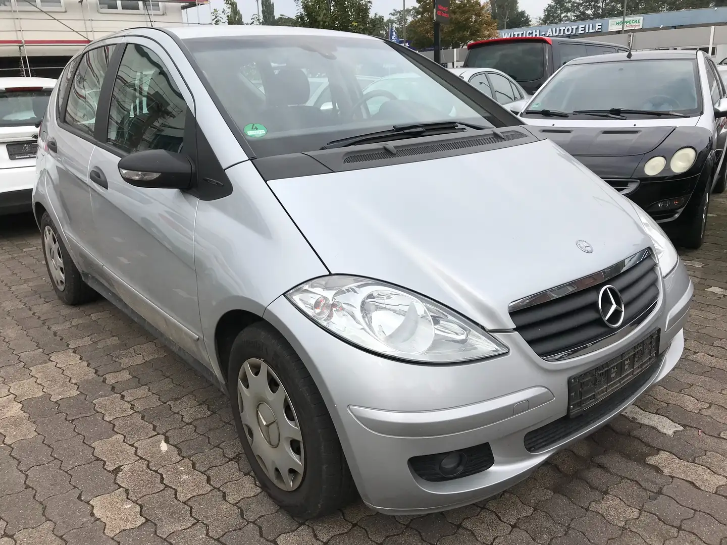 Mercedes-Benz A 150 A-Klasse  5-Türer Elegance Silber - 1