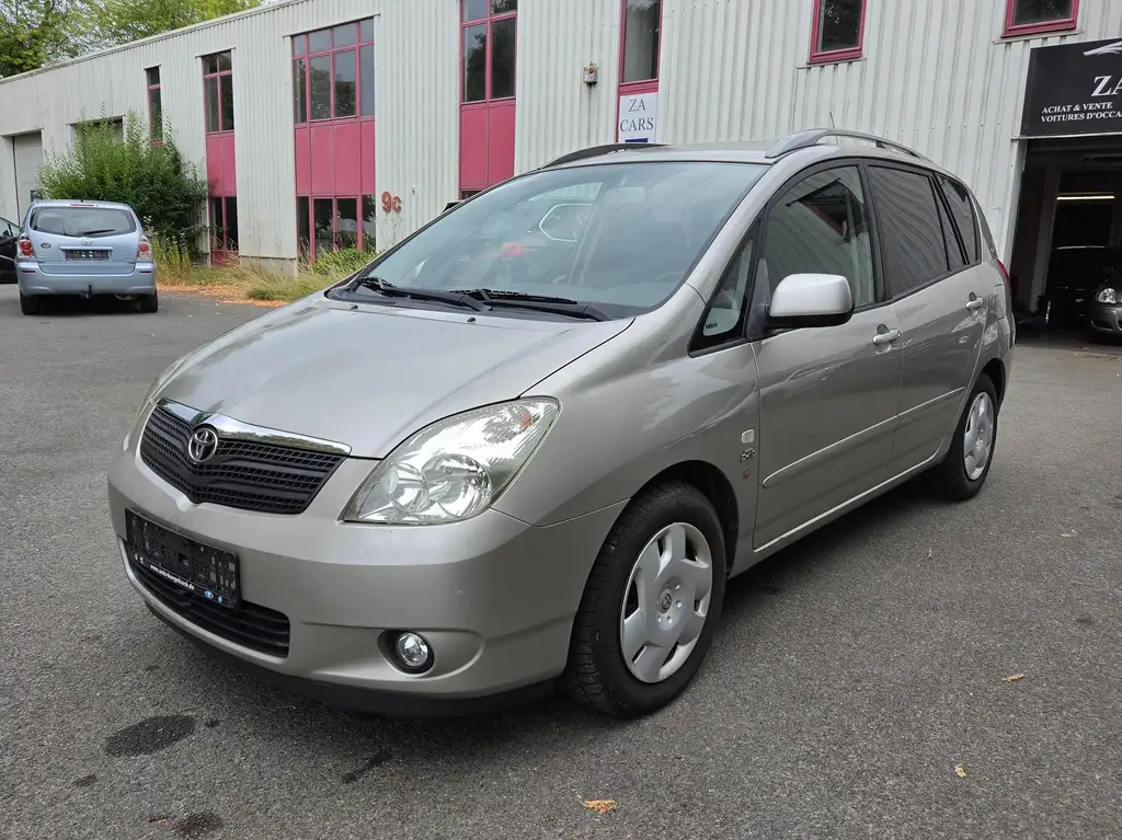 Toyota Corolla Verso 2003 из Европы — купить под ключ