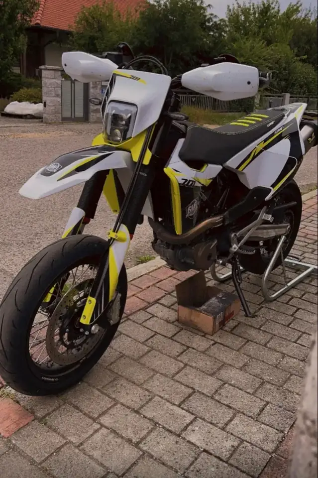 Husqvarna 701 Supermoto