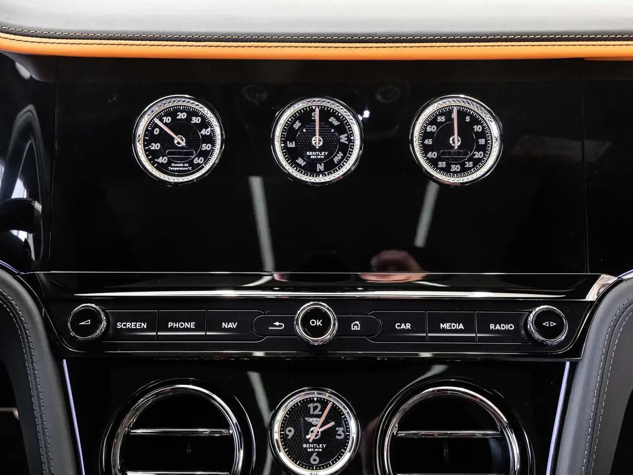 Bentley Continental 2025 — фото 14
