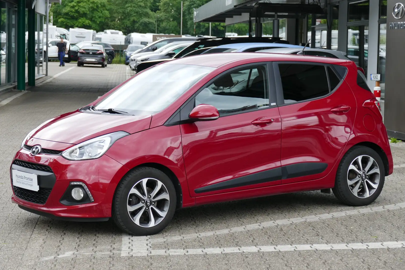 Hyundai i10 1.2 Passion*Plus-Paket*SITZHZG*PDC*ALU* Rot - 1