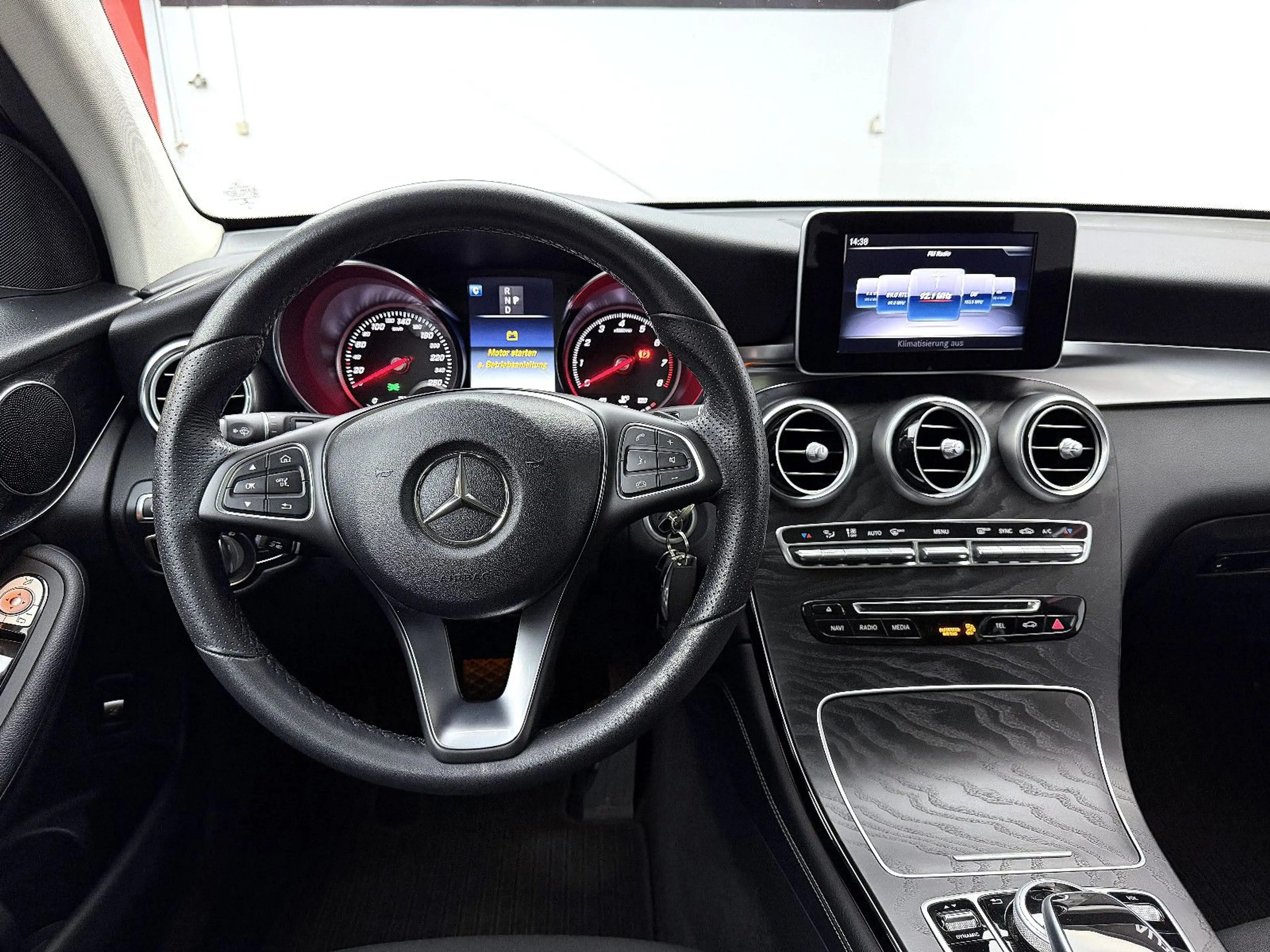 Mercedes-Benz GLC 250 *4Matic*PanoramaTotwinkel*Navi* — photo 13