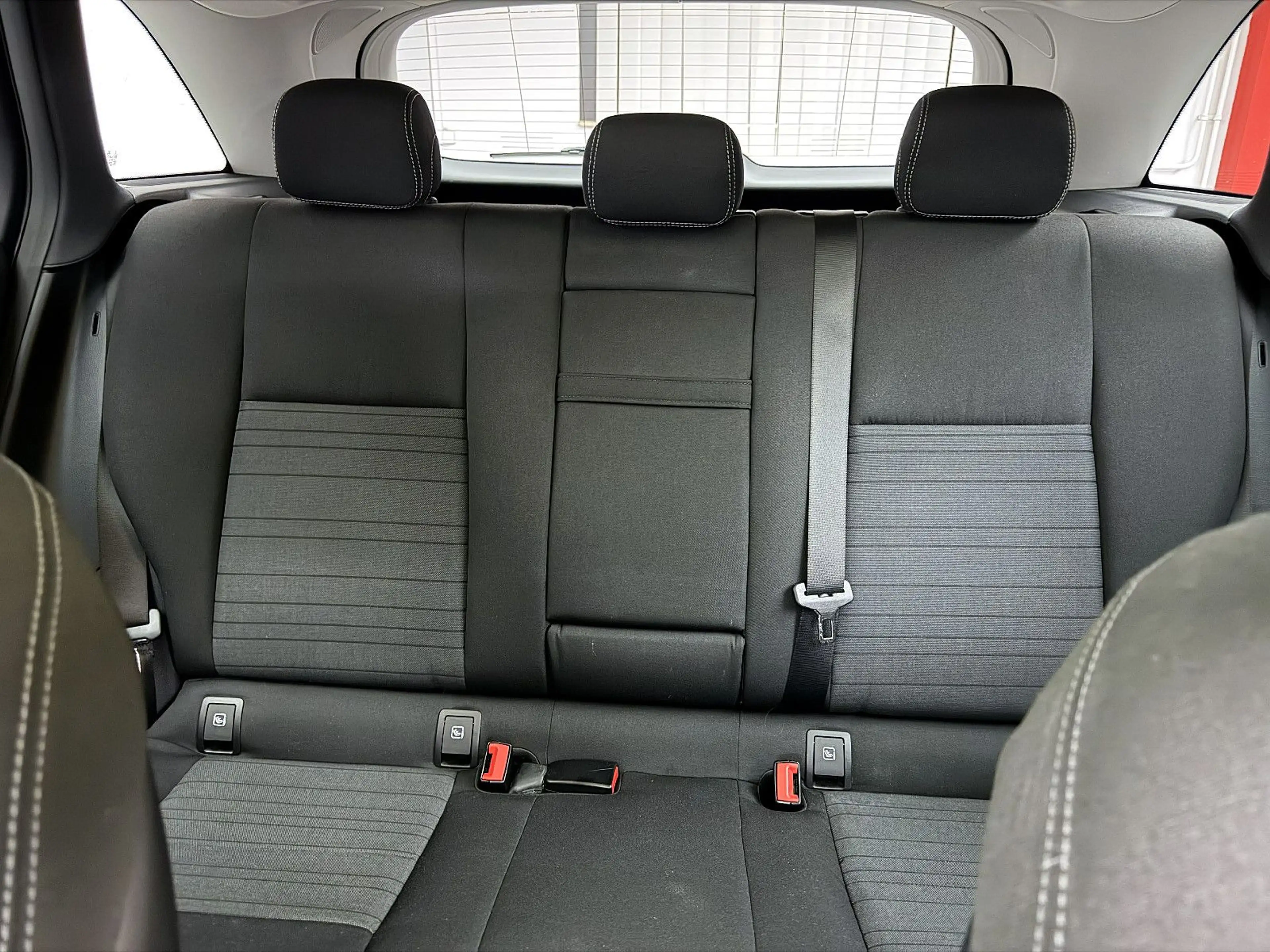 Mercedes-Benz GLC 250 *4Matic*PanoramaTotwinkel*Navi* — photo 11