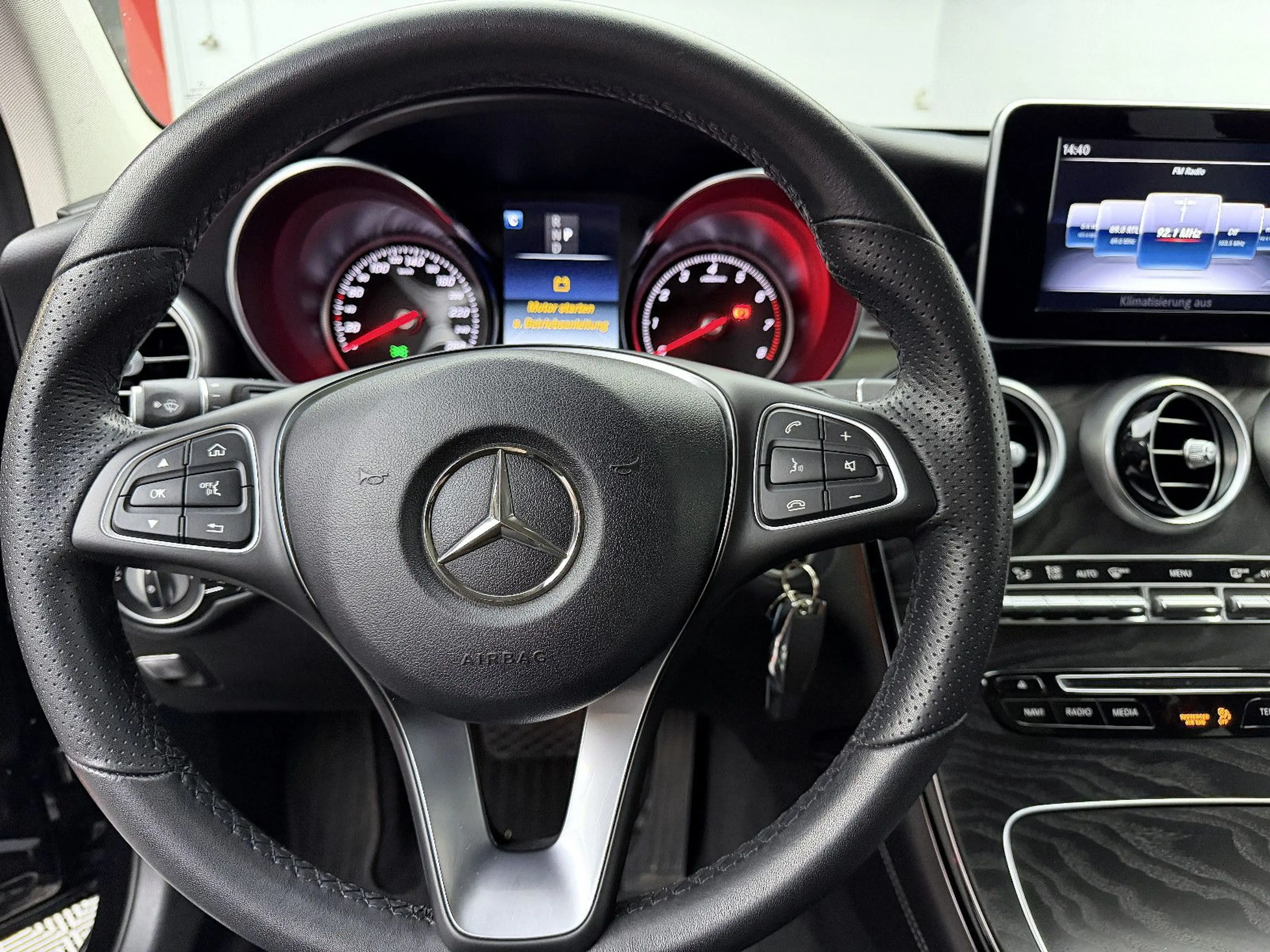 Mercedes-Benz GLC 250 *4Matic*PanoramaTotwinkel*Navi* — photo 14