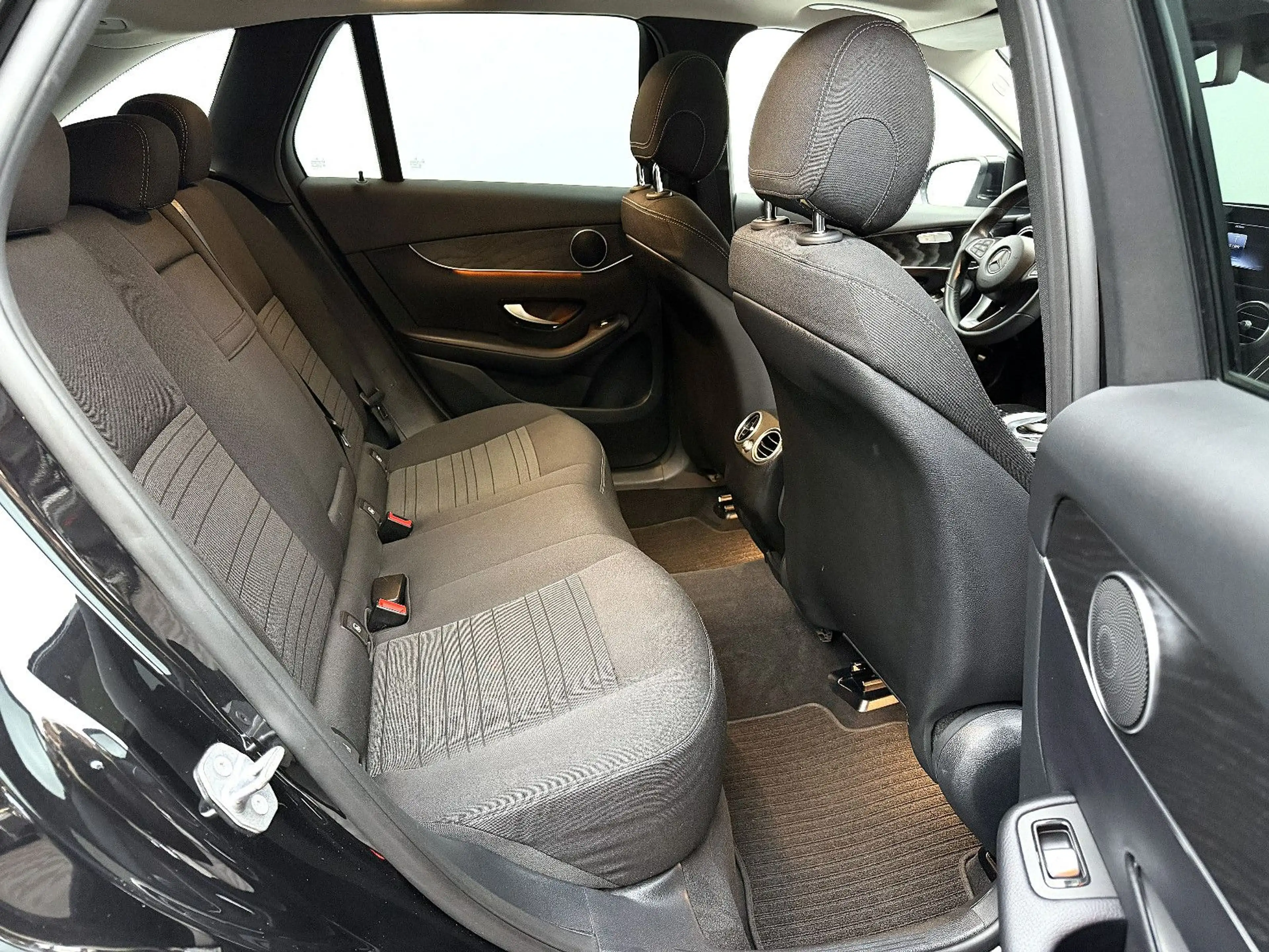 Mercedes-Benz GLC 250 *4Matic*PanoramaTotwinkel*Navi* — photo 12