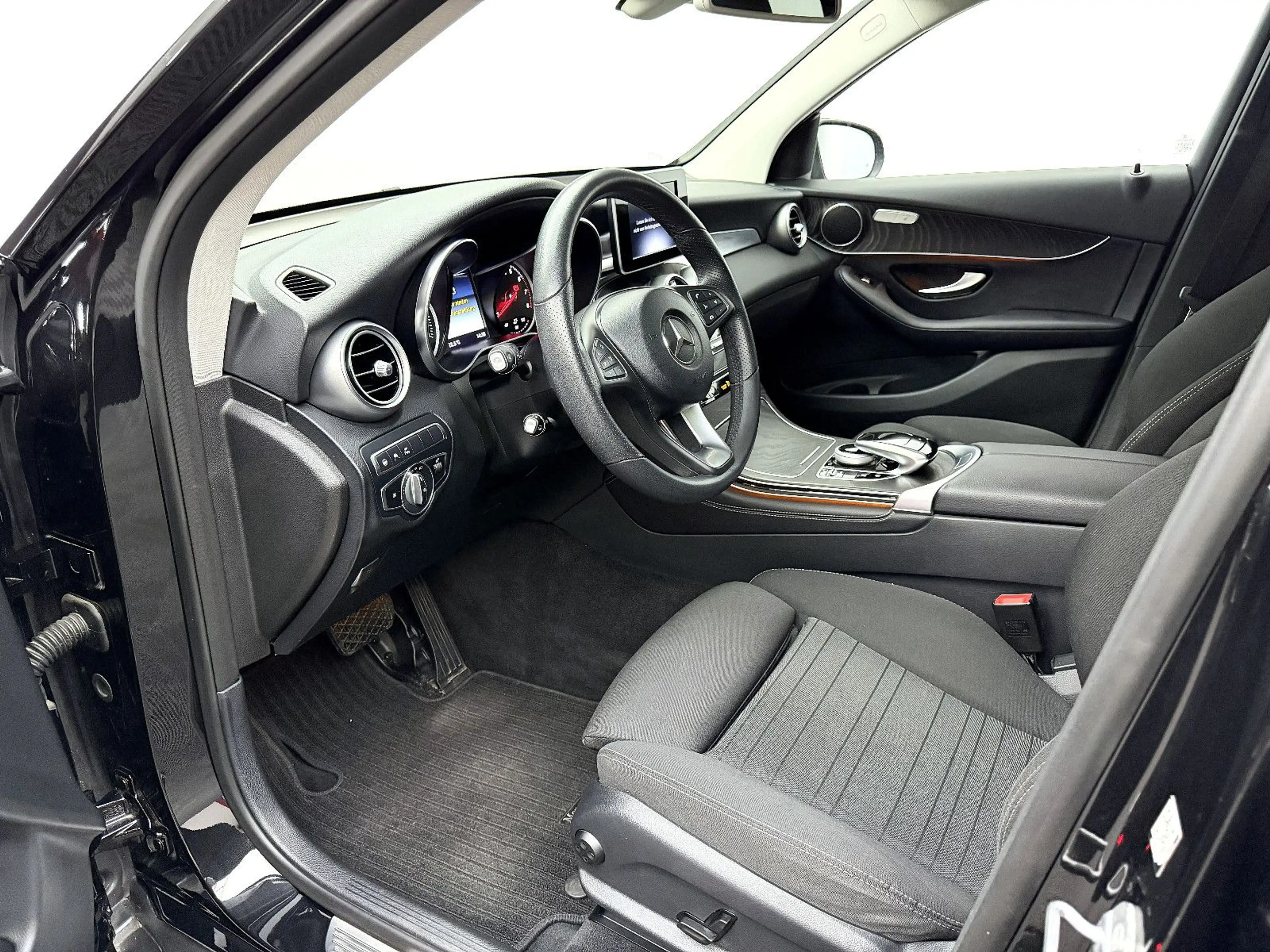 Mercedes-Benz GLC 250 *4Matic*PanoramaTotwinkel*Navi* — photo 10