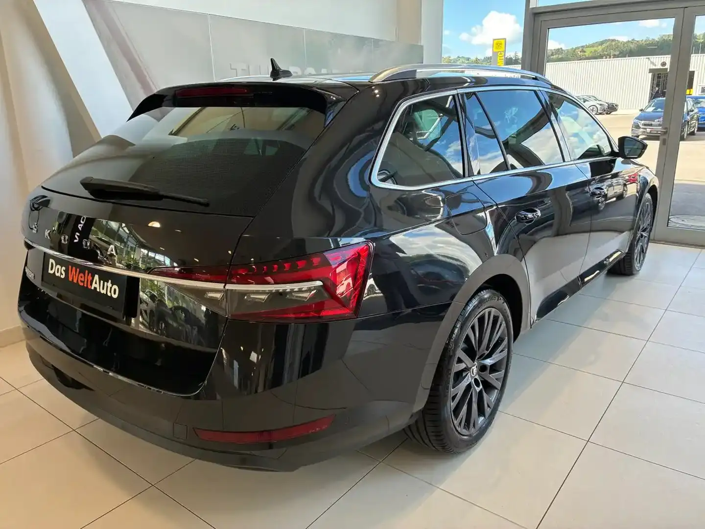 Skoda Superb Style TDI DSG Schwarz - 2