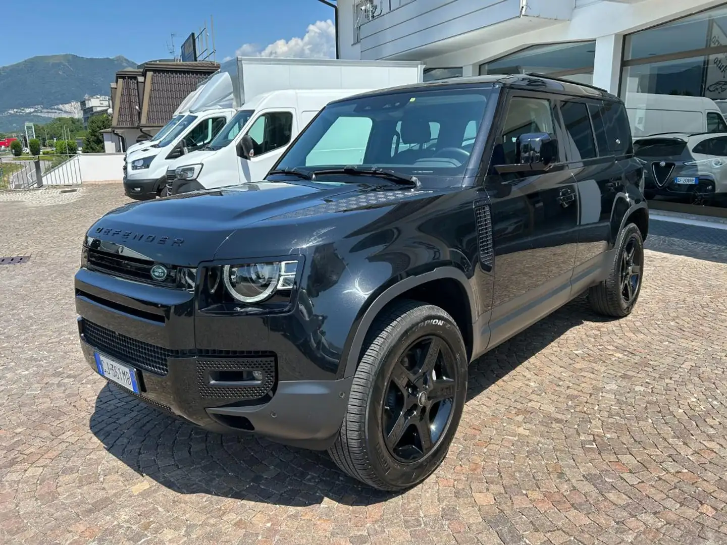 Land Rover Defender 110 3.0D I6 300 CV AWD Auto SE Zwart - 2