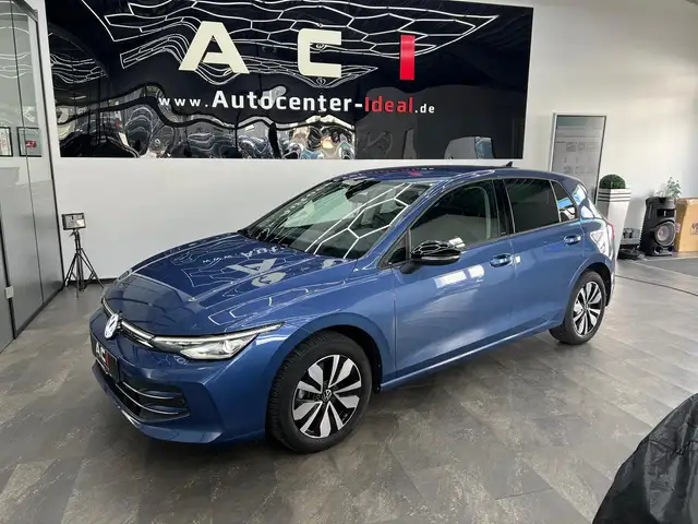 Volkswagen Golf view 2