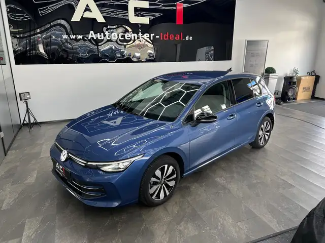 Volkswagen Golf view 3