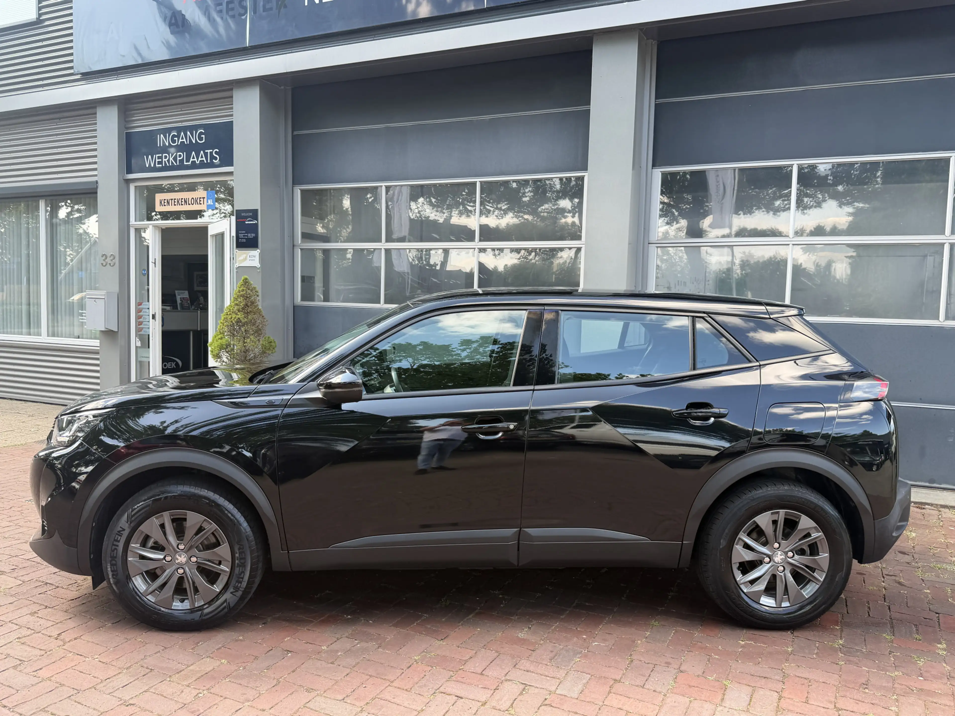 Peugeot e-2008 EV Blue Lease Active 50 kWh Bj 2021 Km 96.000 Deal — photo 5