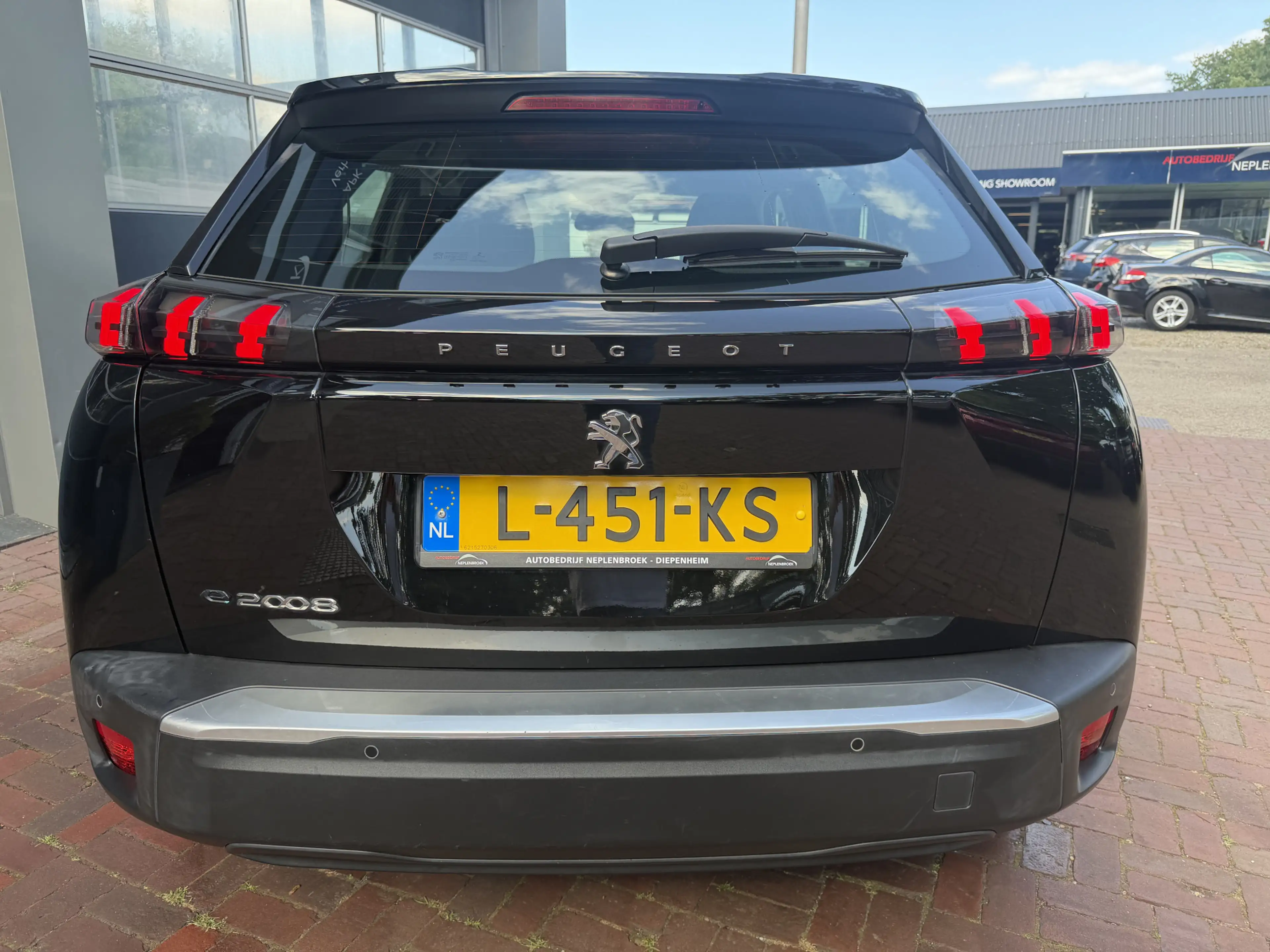 Peugeot e-2008 EV Blue Lease Active 50 kWh Bj 2021 Km 96.000 Deal — photo 4