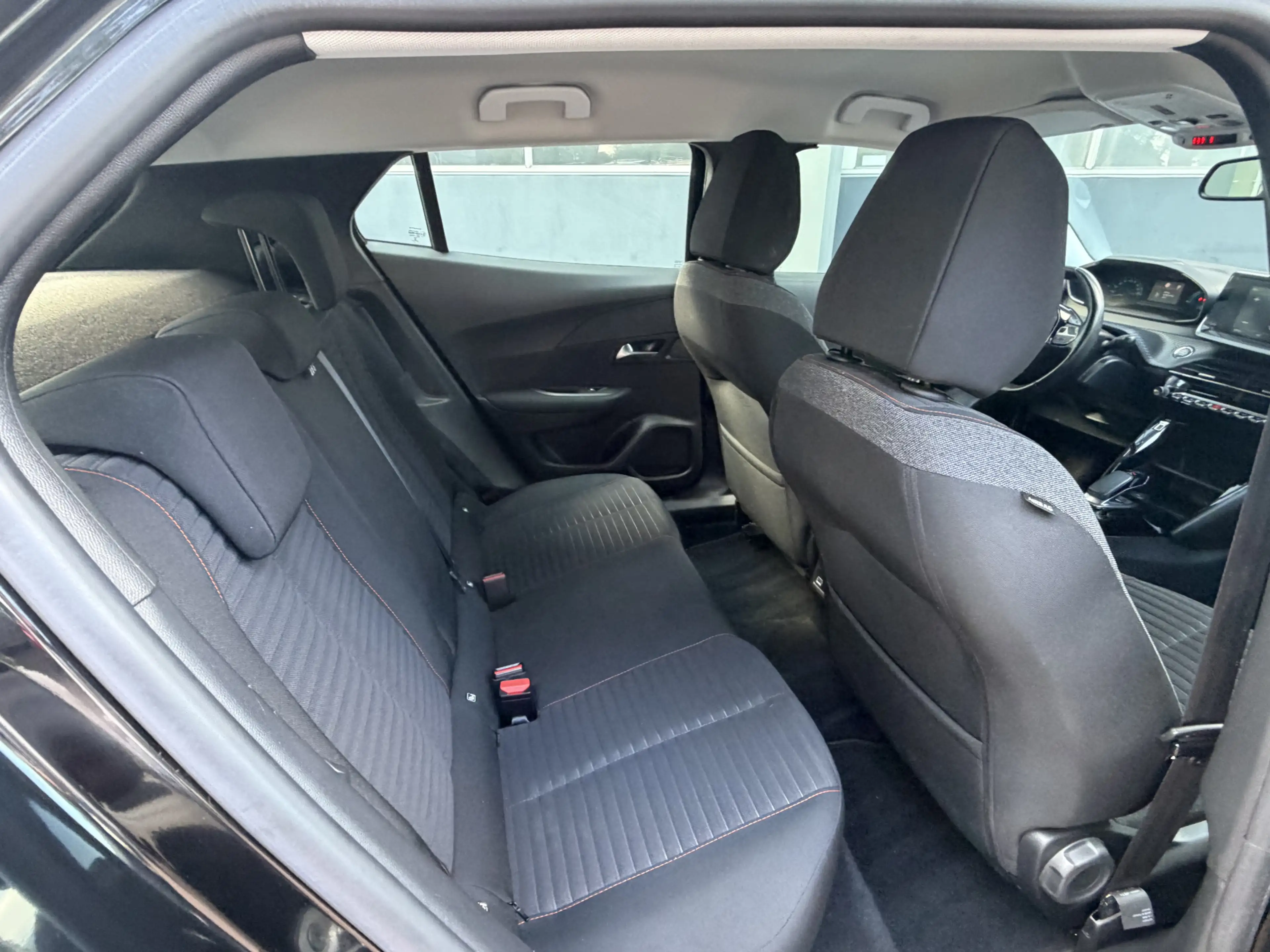 Peugeot e-2008 EV Blue Lease Active 50 kWh Bj 2021 Km 96.000 Deal — photo 7