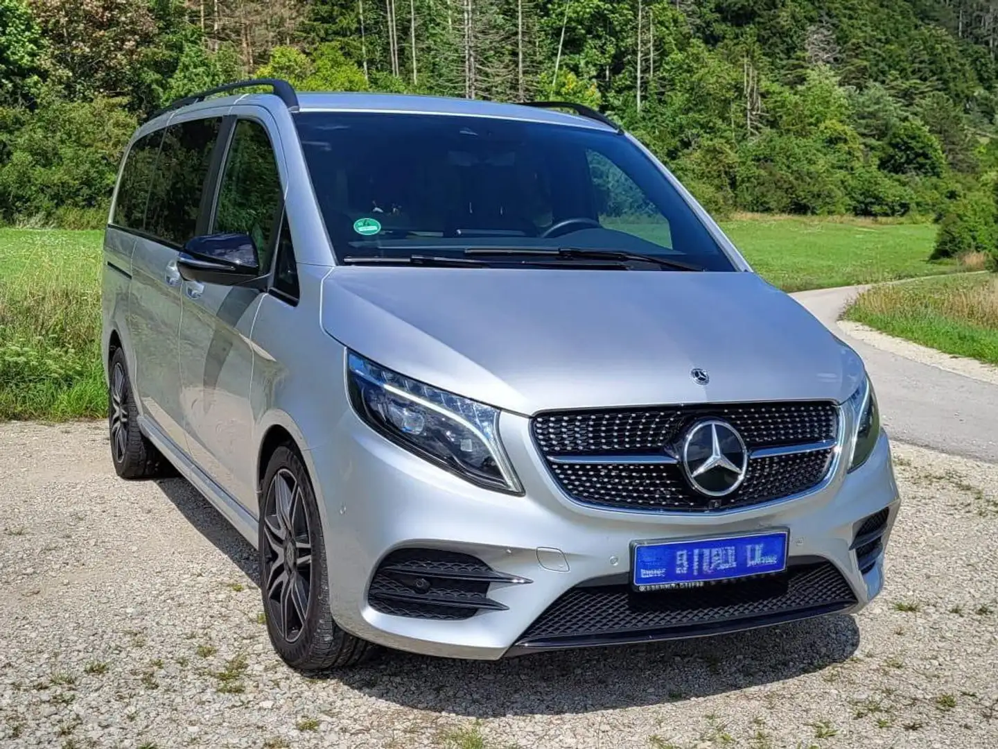 Mercedes-Benz V 300 lang AMG-Line Avantgarde Stříbrná - 1