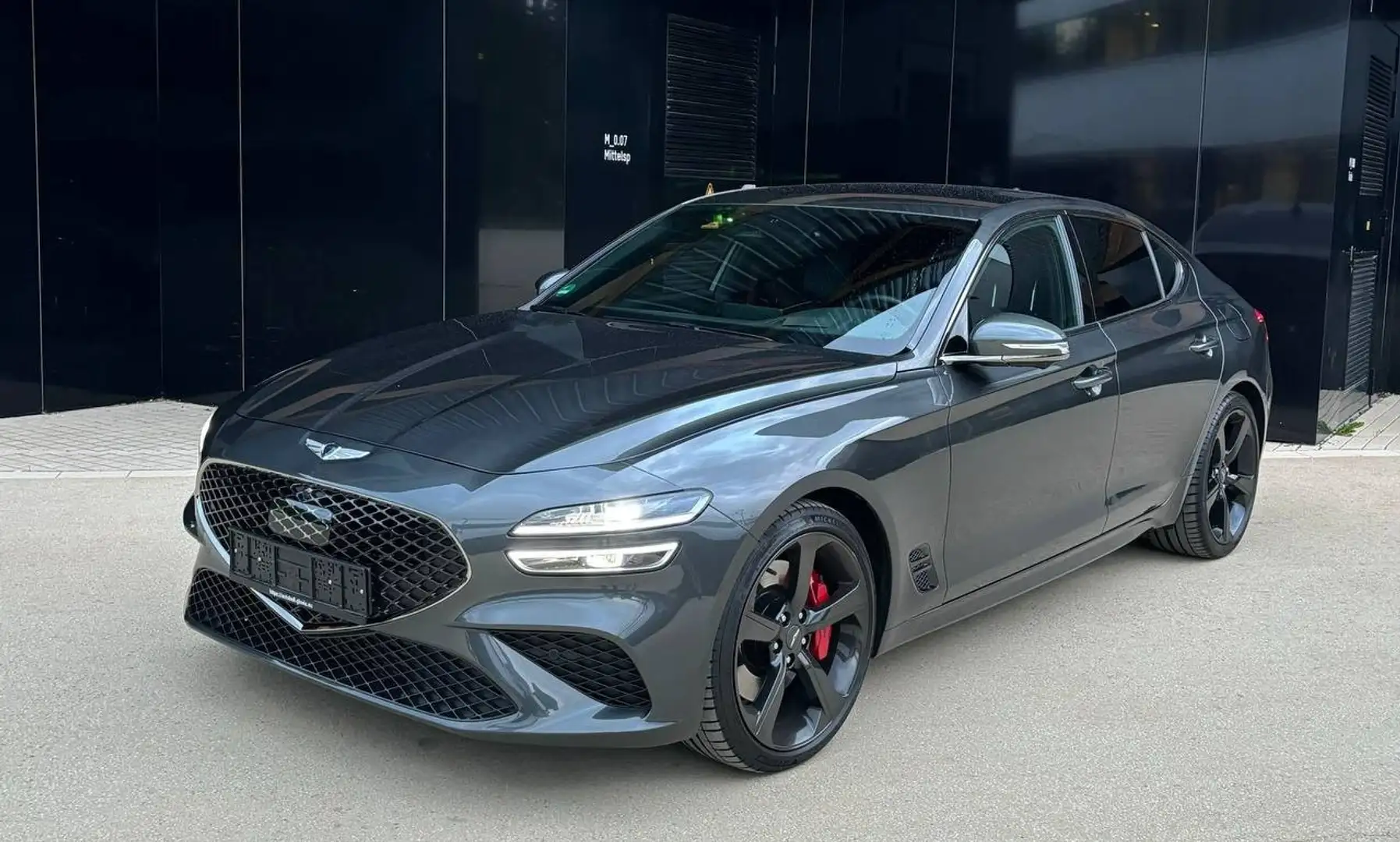 Genesis G70 2.0T Plus RWD 8AT Sport - 1