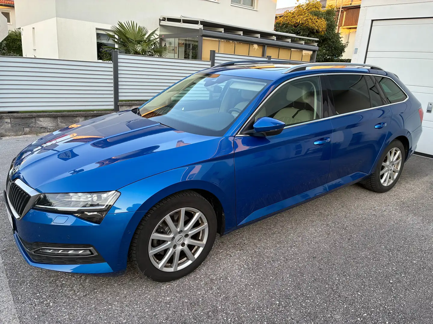 Skoda Superb Kombi 2,0 TDI Style DSG Blau - 1