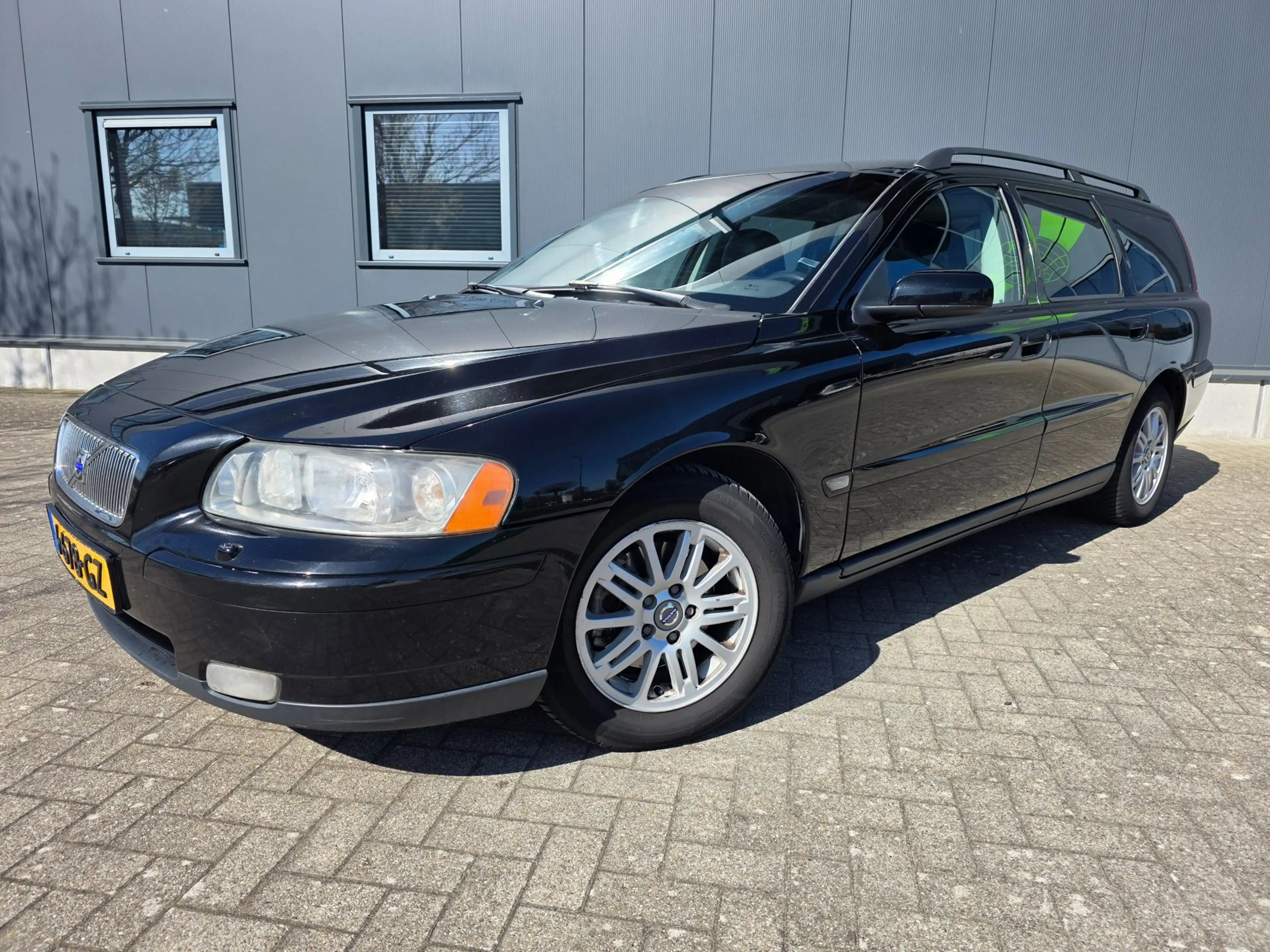 Volvo V70 2.4 Black Sapphire Edition II, LPG, AUTOMAAT, bijt — photo 2