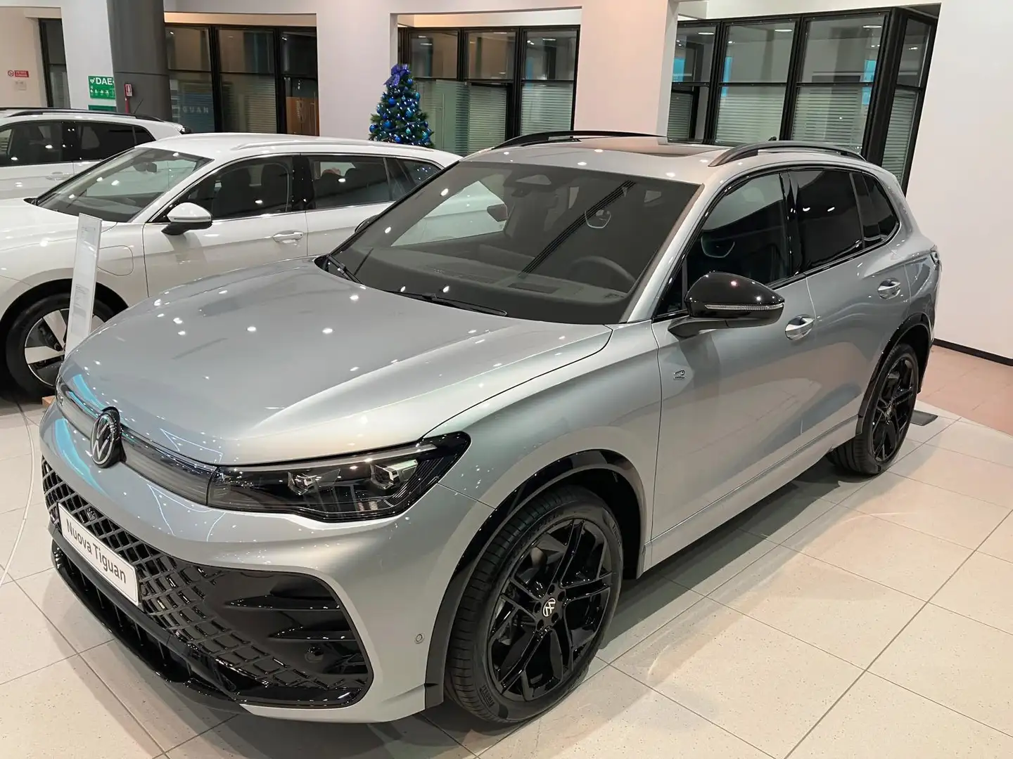 Volkswagen Tiguan 1.5 etsi r-line 150cv dsg Argento - 1