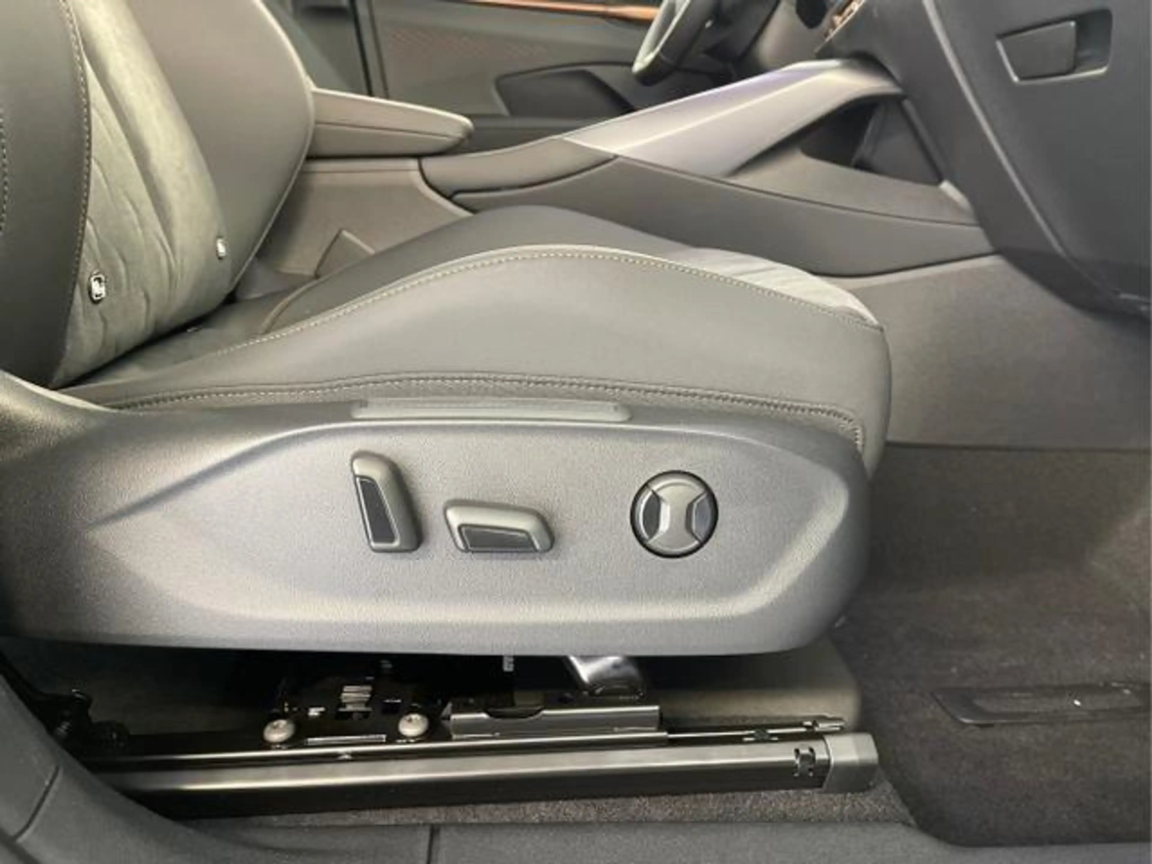 CUPRA Terramar 1.5 eTSI DSG Matrix+Kessy+AHK+HUD+Navi+Dinamica+36 — photo 14