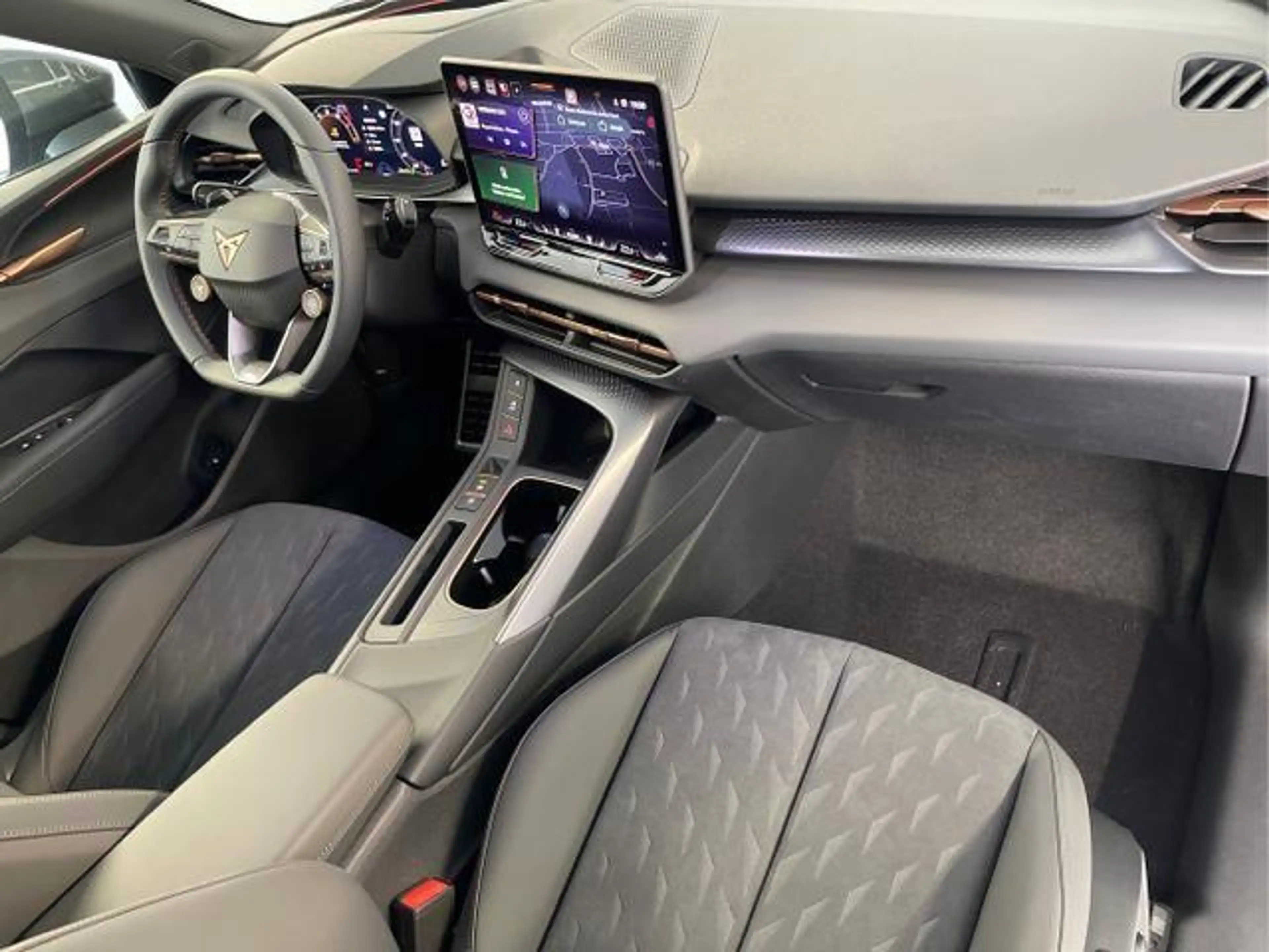 CUPRA Terramar 1.5 eTSI DSG Matrix+Kessy+AHK+HUD+Navi+Dinamica+36 — photo 12