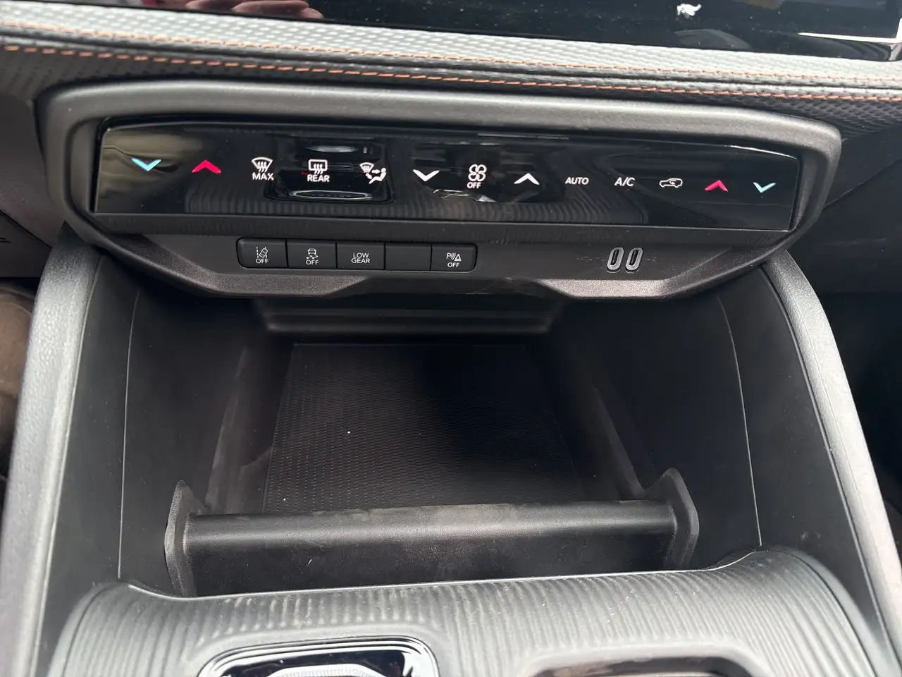 Jeep Cherokee снимка Jeep Cherokee
