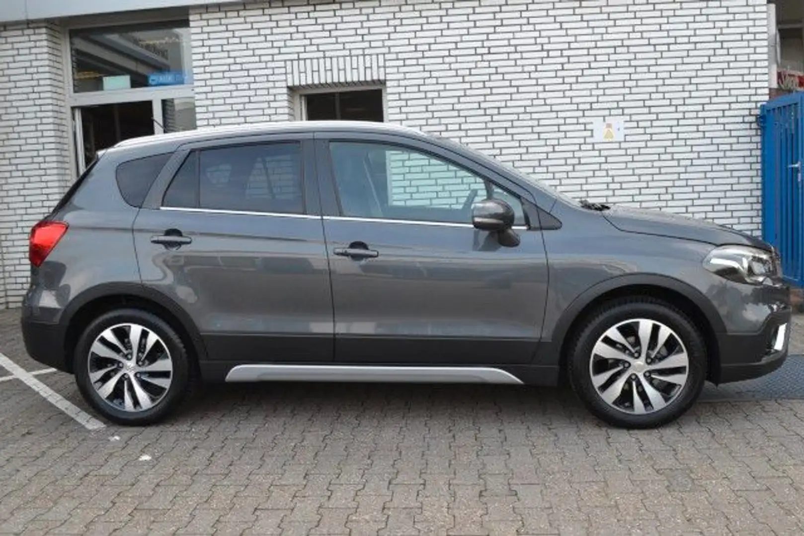 Suzuki SX4 S-Cross Comfort+ 4x4 AHK Leder Glasdach Silber - 2