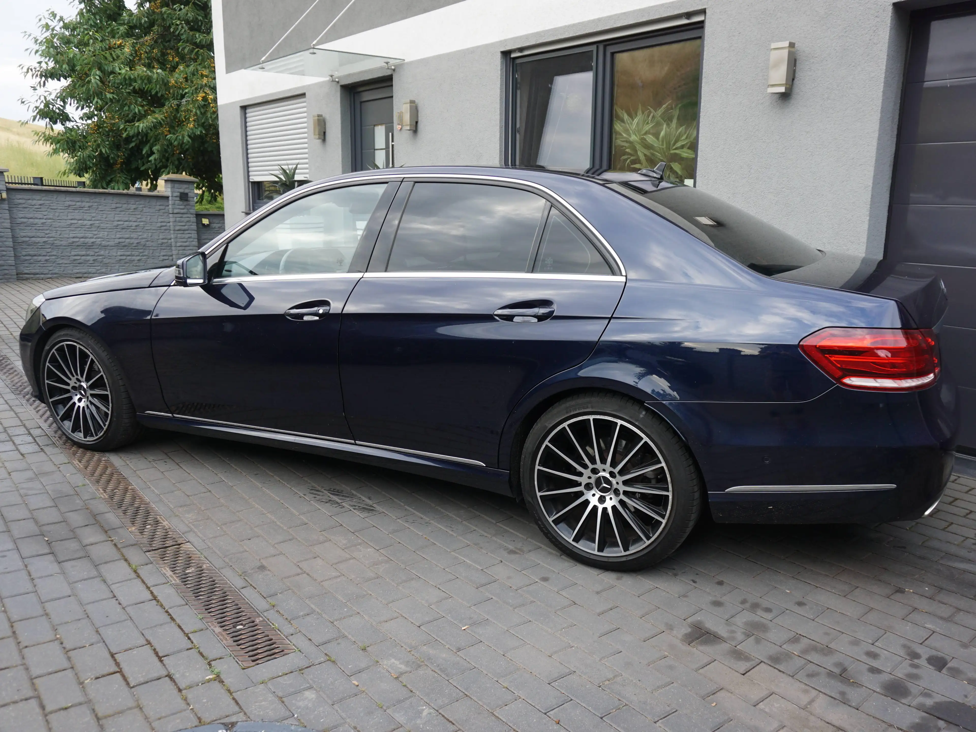Mercedes-Benz E 250 E-Klasse Diesel "Avantgarde"Panorama,Sitz-Klima — photo 2