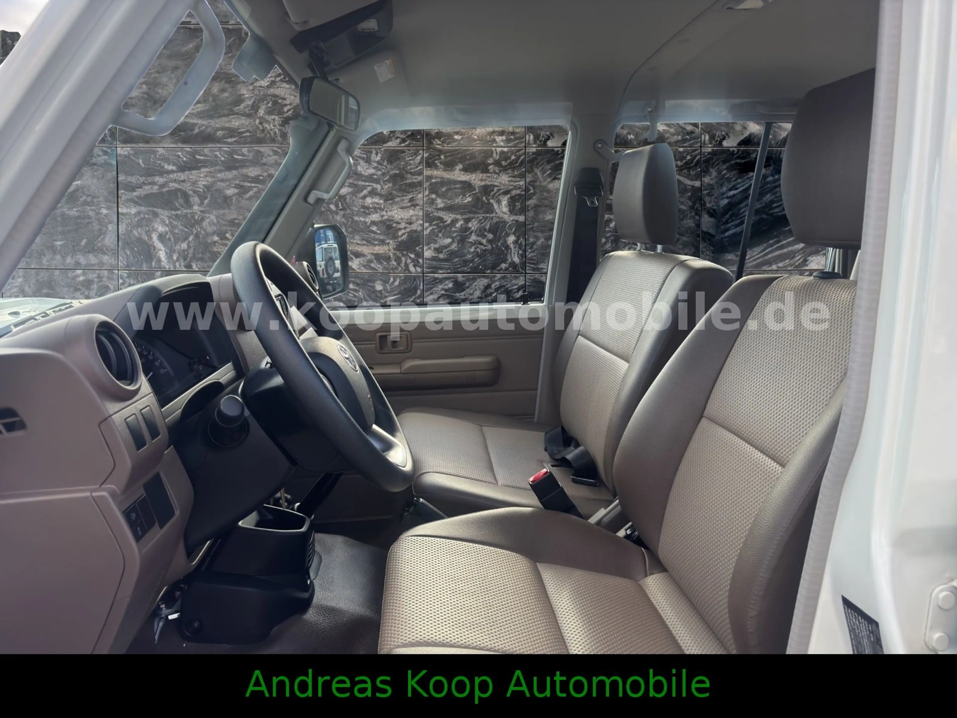 Toyota Land Cruiser VDJ 79 DC STD 4,5d V8 SOFORT — photo 12