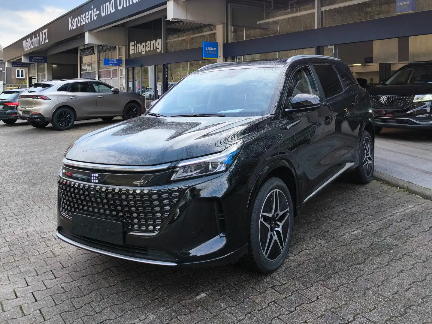 DFSK Fengon 5 DFSK Fengon E5 PHEV | 7-Sitzer | Plug-in-Hybrid Noir - 1