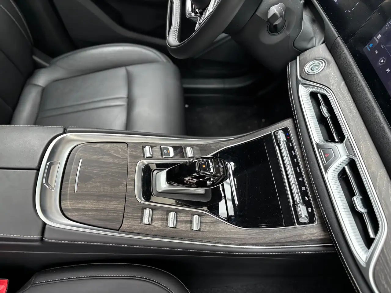 DFSK E5 DFSK Fengon 7-Sitzer Plug-in-Hybrid Schnäppchen 11