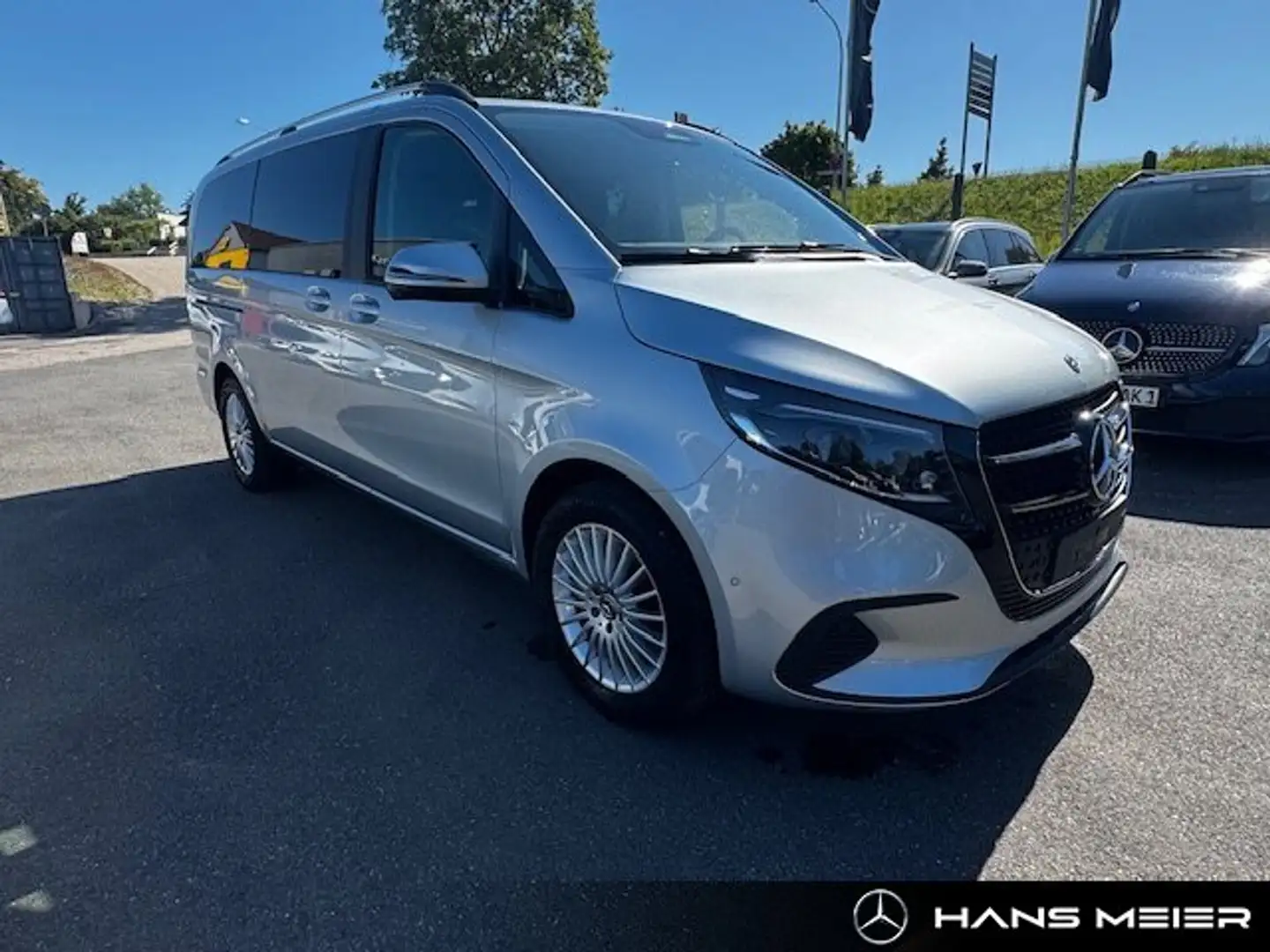 Mercedes-Benz V 300 V 300 d 4MATIC STYLE Lang 8Sitzer el.Schiebe AHK Silber - 2