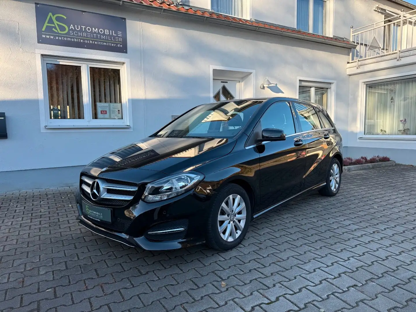 Mercedes-Benz B 180 AHK Klima SHZ PDC NAVI FSE MET ALU Schwarz - 1