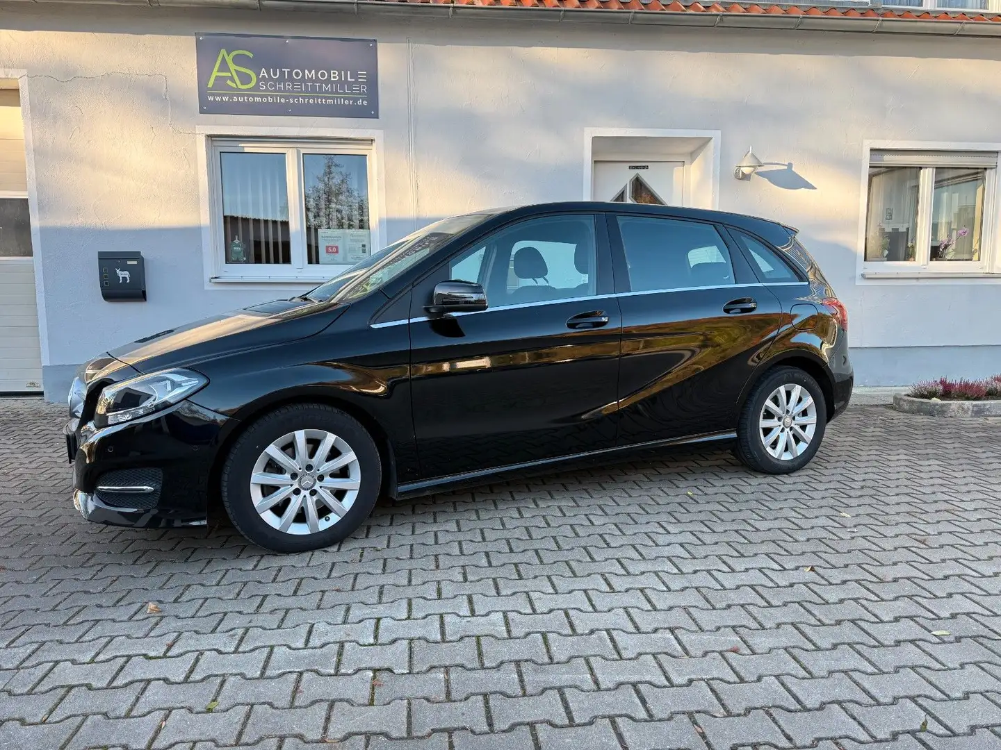 Mercedes-Benz B 180 AHK Klima SHZ PDC NAVI FSE MET ALU Schwarz - 2