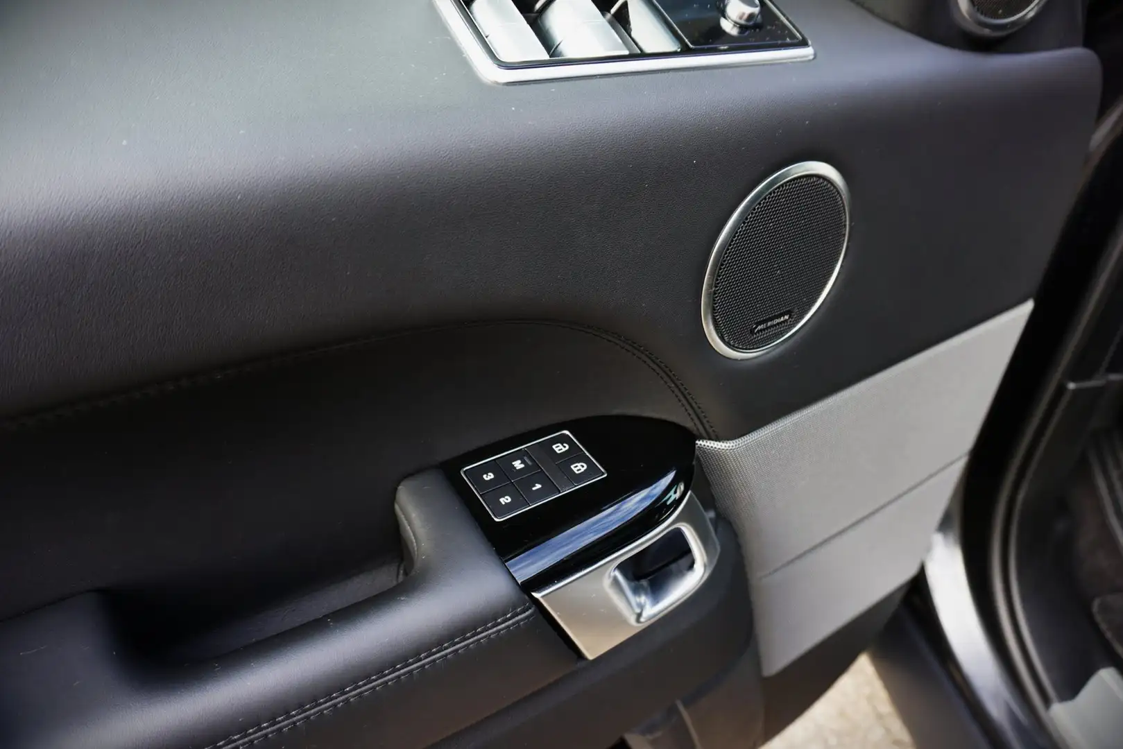 Land Rover Range Rover Sport P400e HSE Dynamic Pano|Koelkast|Meridian|HUD|ACC|L Schwarz - 2