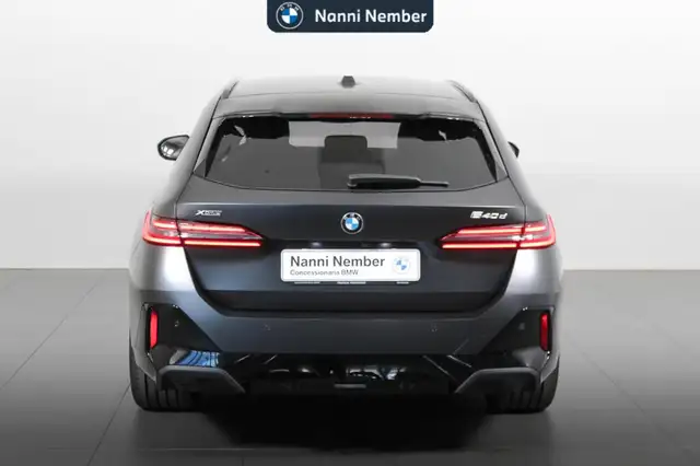 BMW 5 Series view 4