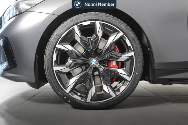 BMW 5 Series view 7