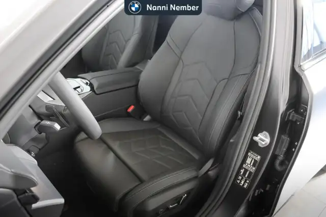 BMW 5 Series view 13