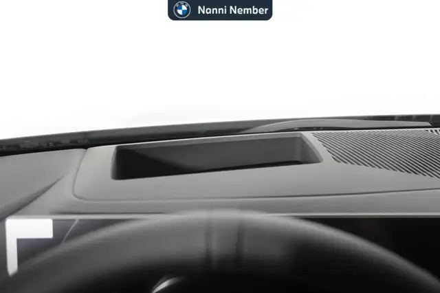 BMW 5 Series view 9