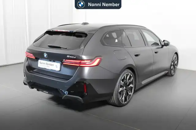 BMW 5 Series view 3
